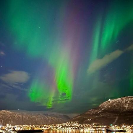 Leilighet Ved Havet Med Utsikt Over Tromsoysundet. Екстер'єр фото